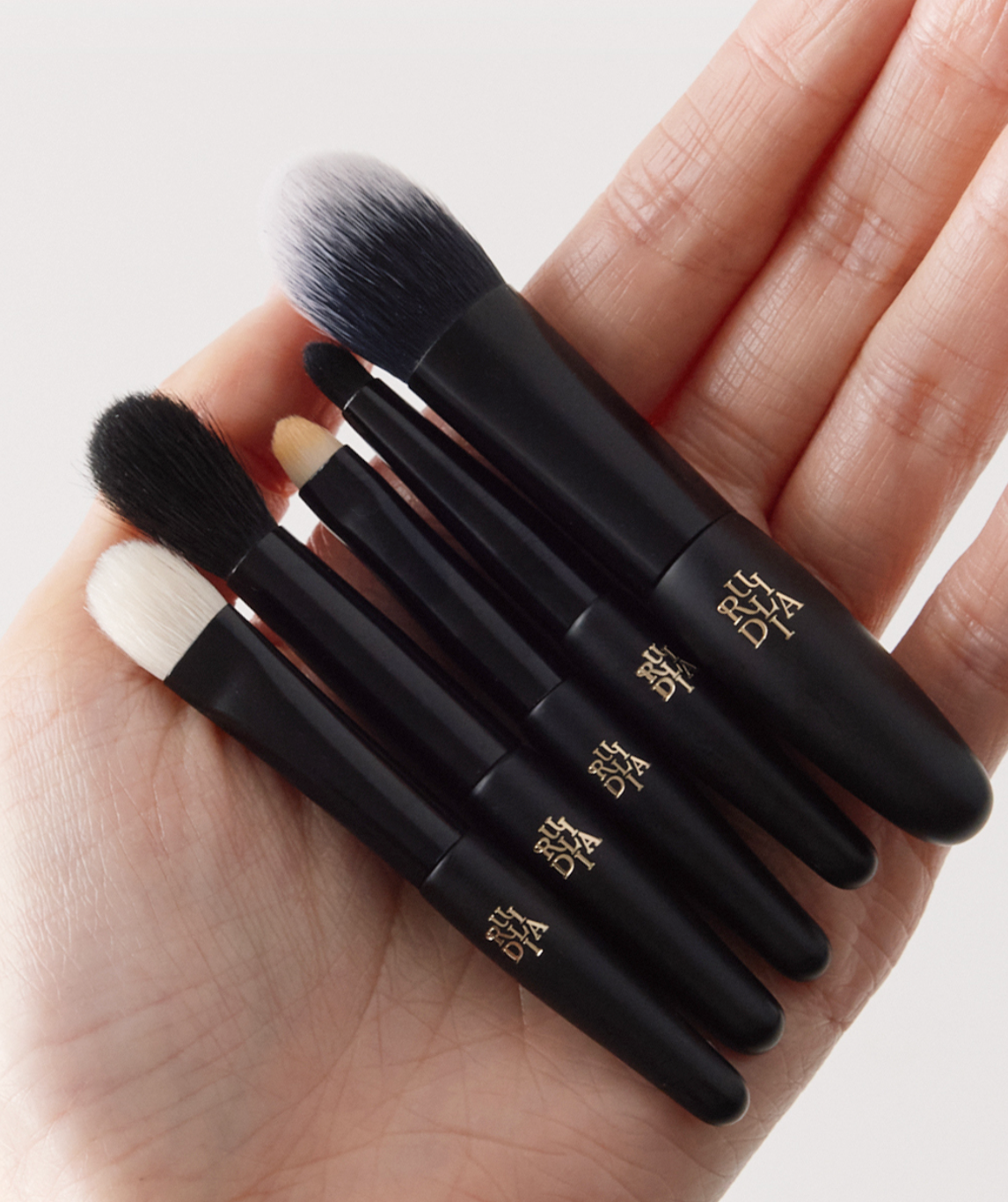 RULIDIA Palm Brush Set 迷你手掌尺寸便攜化妝掃套裝 – 一套5支連收納皮套